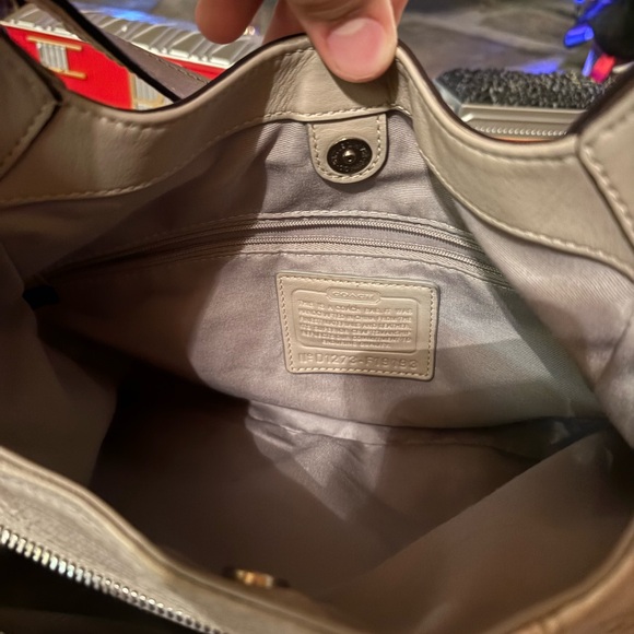 Soho Coach Gray and Cream soho bag - Picture 12 of 13